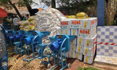 Altruisme ; Mbe Idriss Confiance offre un forage, des kits scolaires et du matériel agricole aux populations de la Mifi