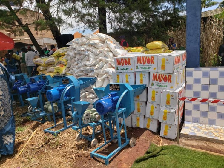 Altruisme ; Mbe Idriss Confiance offre un forage, des kits scolaires et du matériel agricole aux populations de la Mifi