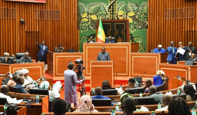 Sénégal : l'Assemblée vote une révision historique